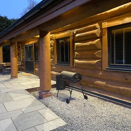 Langholm Ewes Water Log Cabins מראה חיצוני תמונה
