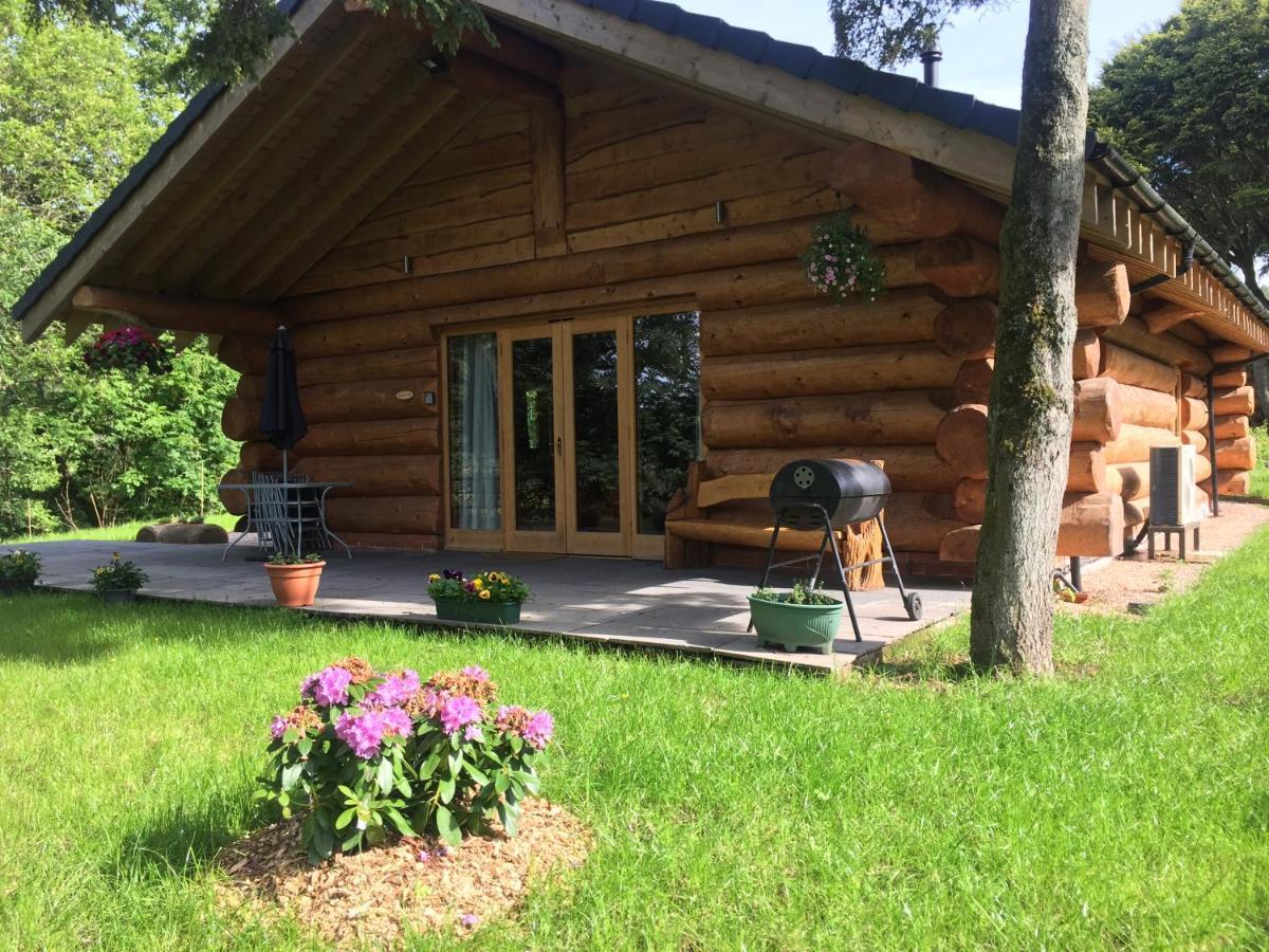 Langholm Ewes Water Log Cabins מראה חיצוני תמונה