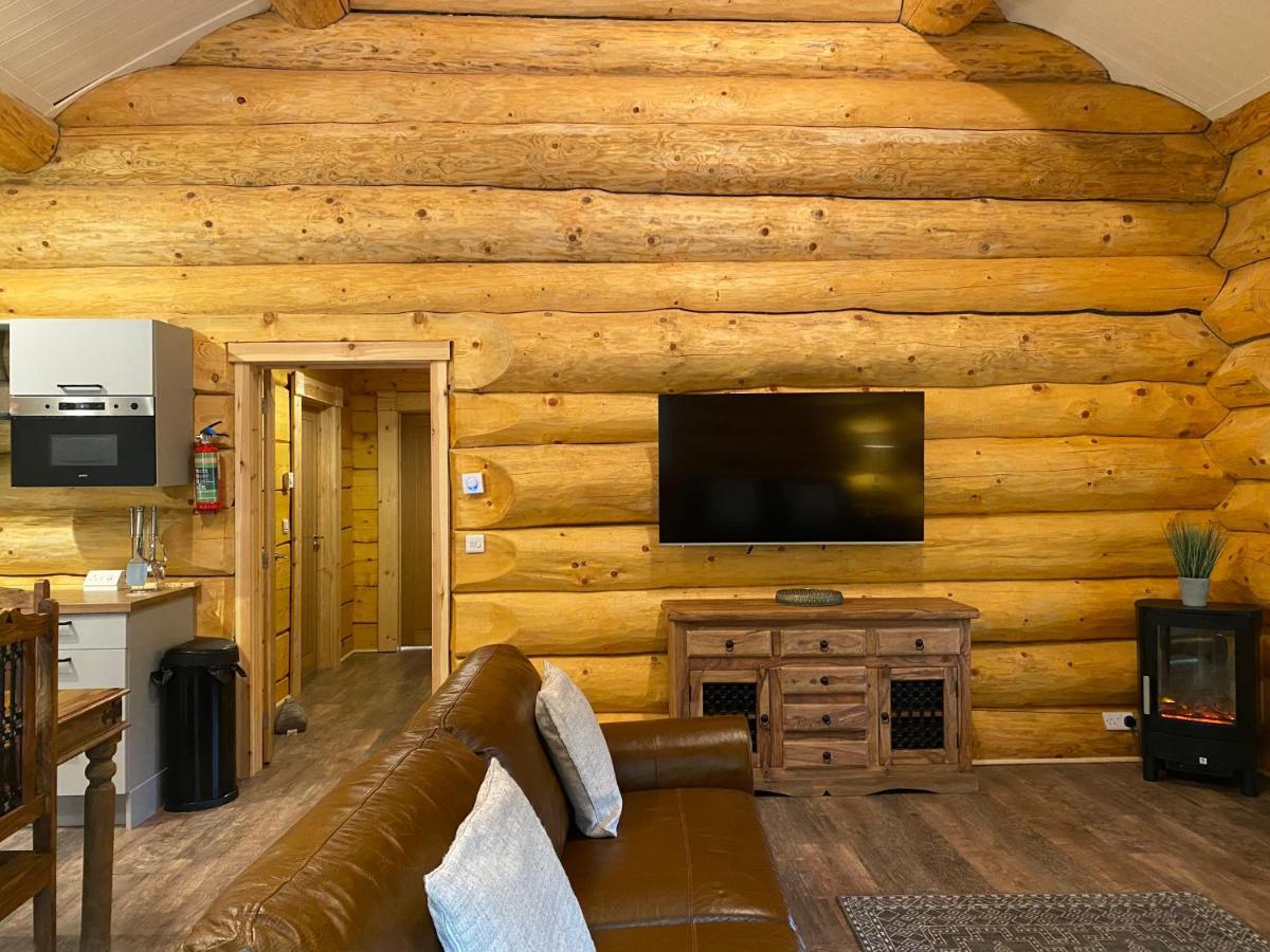 Langholm Ewes Water Log Cabins מראה חיצוני תמונה