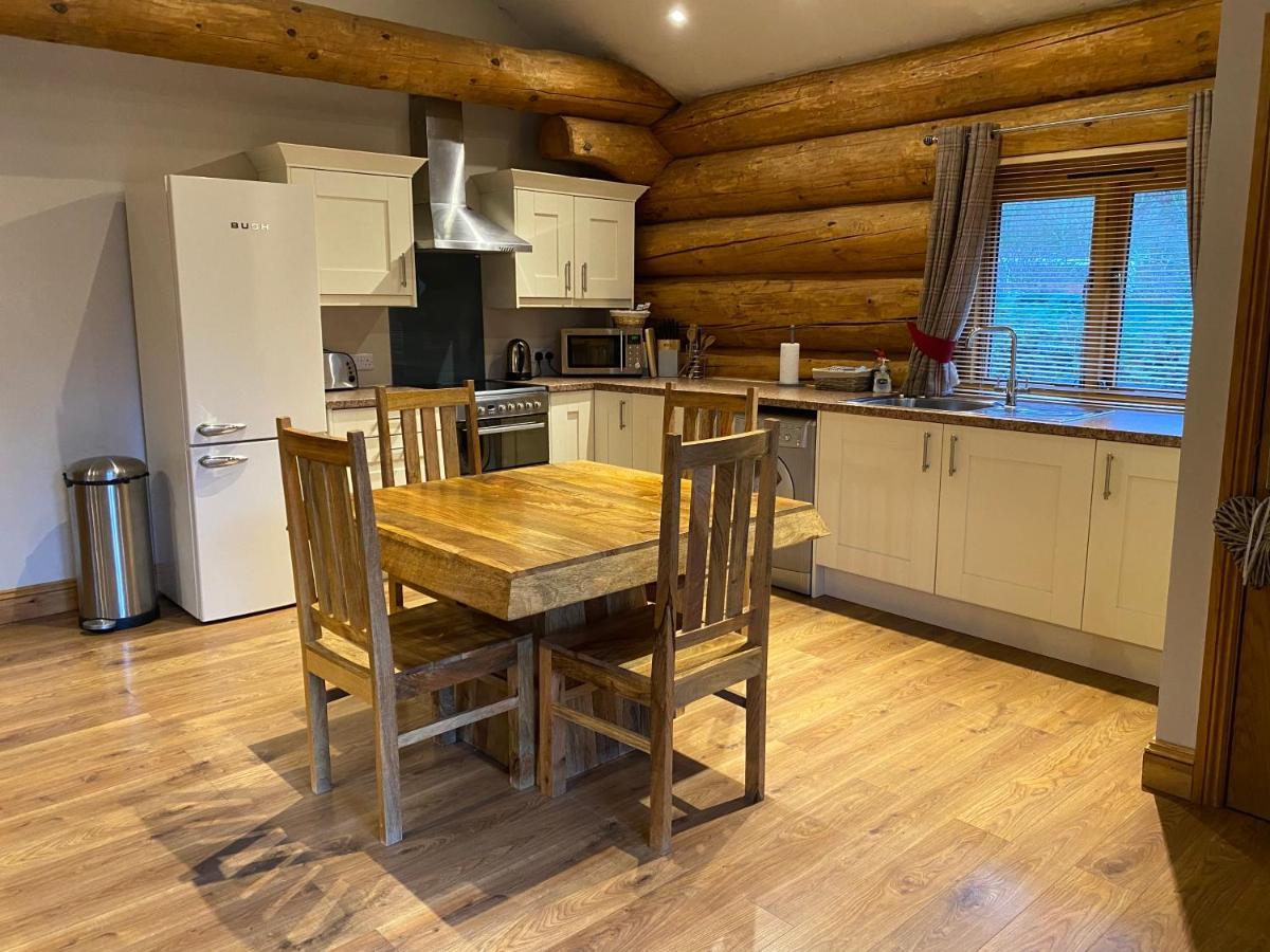 Langholm Ewes Water Log Cabins מראה חיצוני תמונה